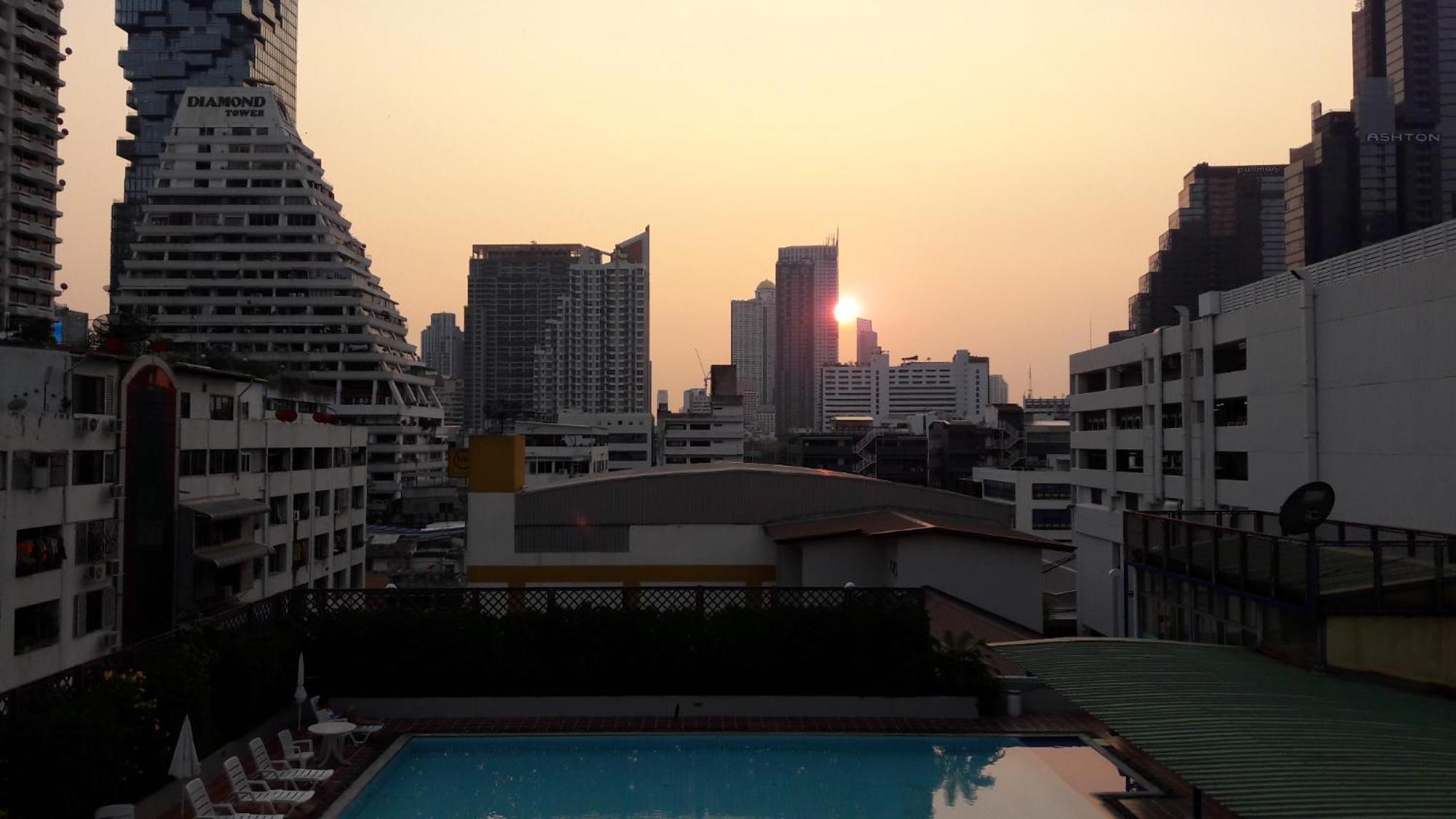 Panoramic City View Room At Silom Bangkok Zewnętrze zdjęcie